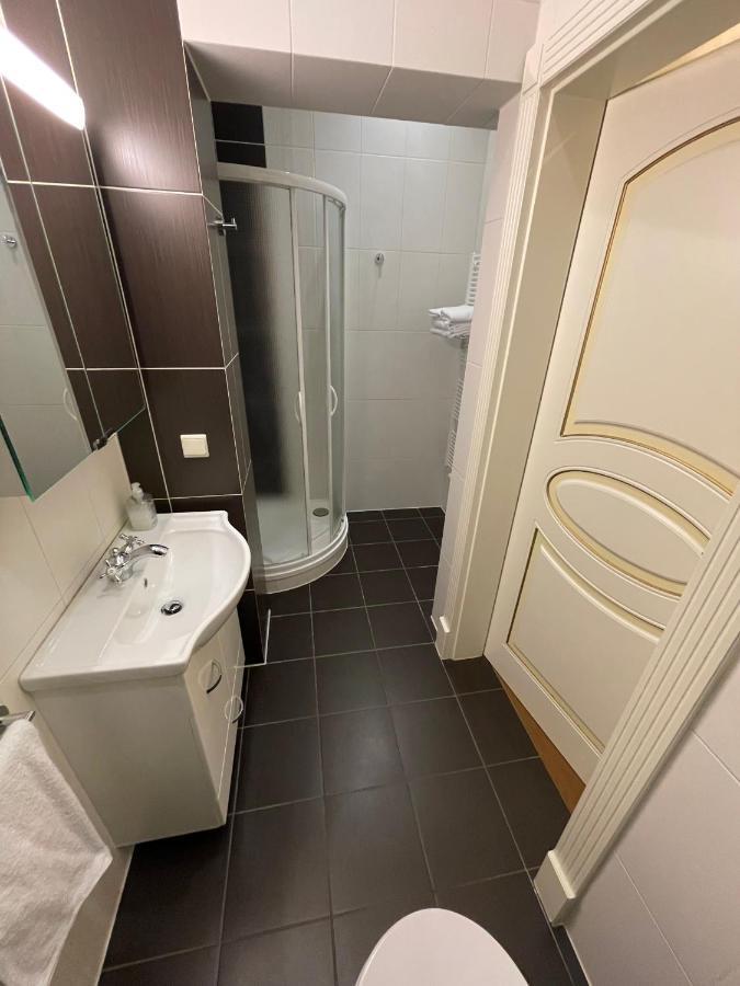 Apartma Premium Κάρλοβι Βάρι Εξωτερικό φωτογραφία
