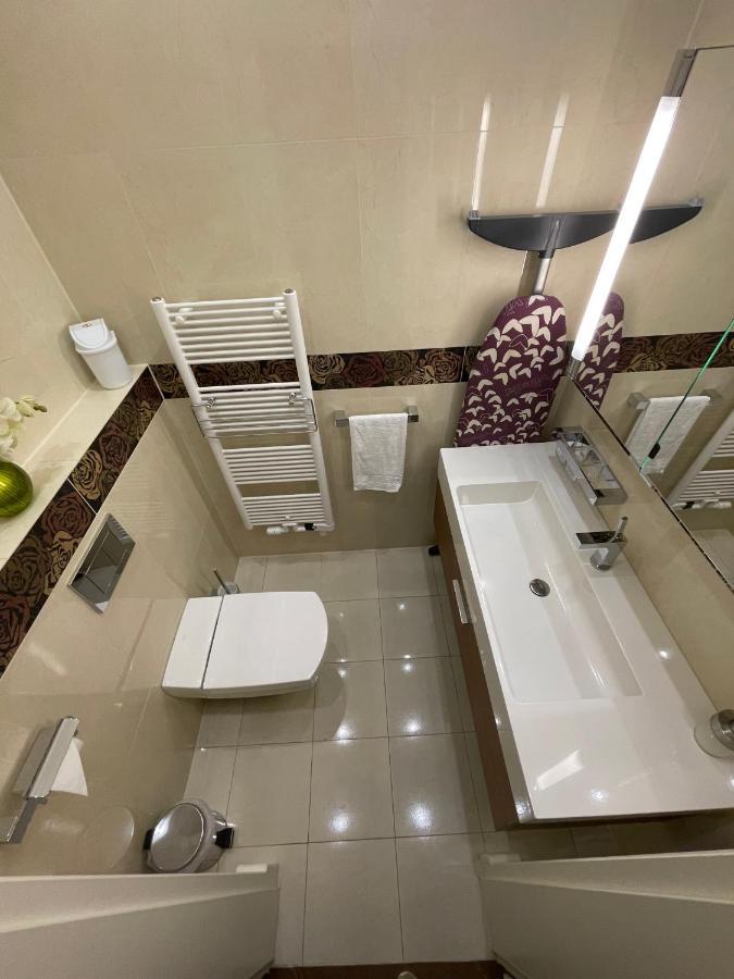 Apartma Premium Κάρλοβι Βάρι Εξωτερικό φωτογραφία